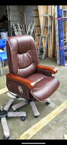 B20 EXECUTIVE OFFICE CHAIR